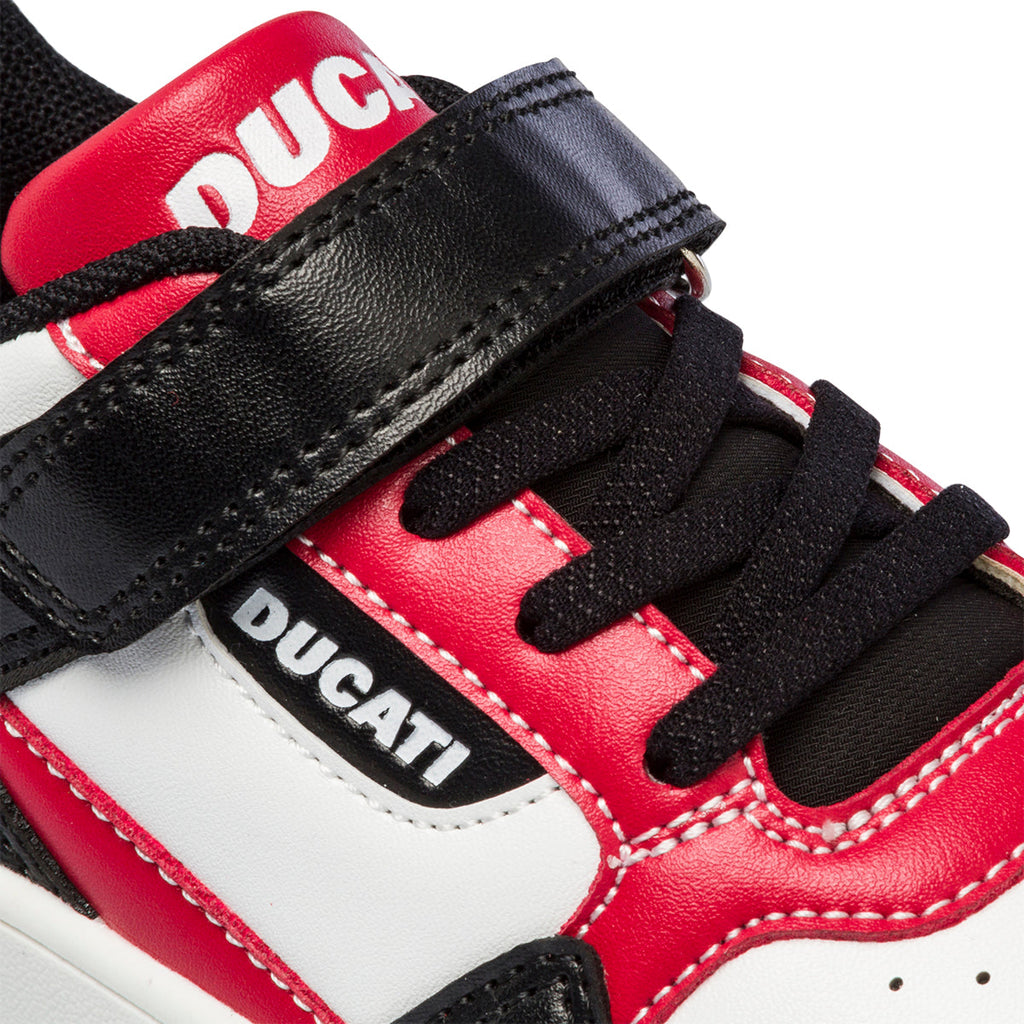 Sneakers bianche, rosse e nere da bambino con logo laterale Ducati