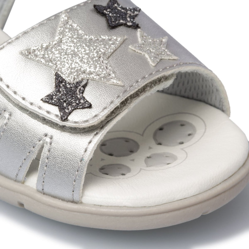 Sandali argento effetto laminato con stelle decorative Chicco Giannina