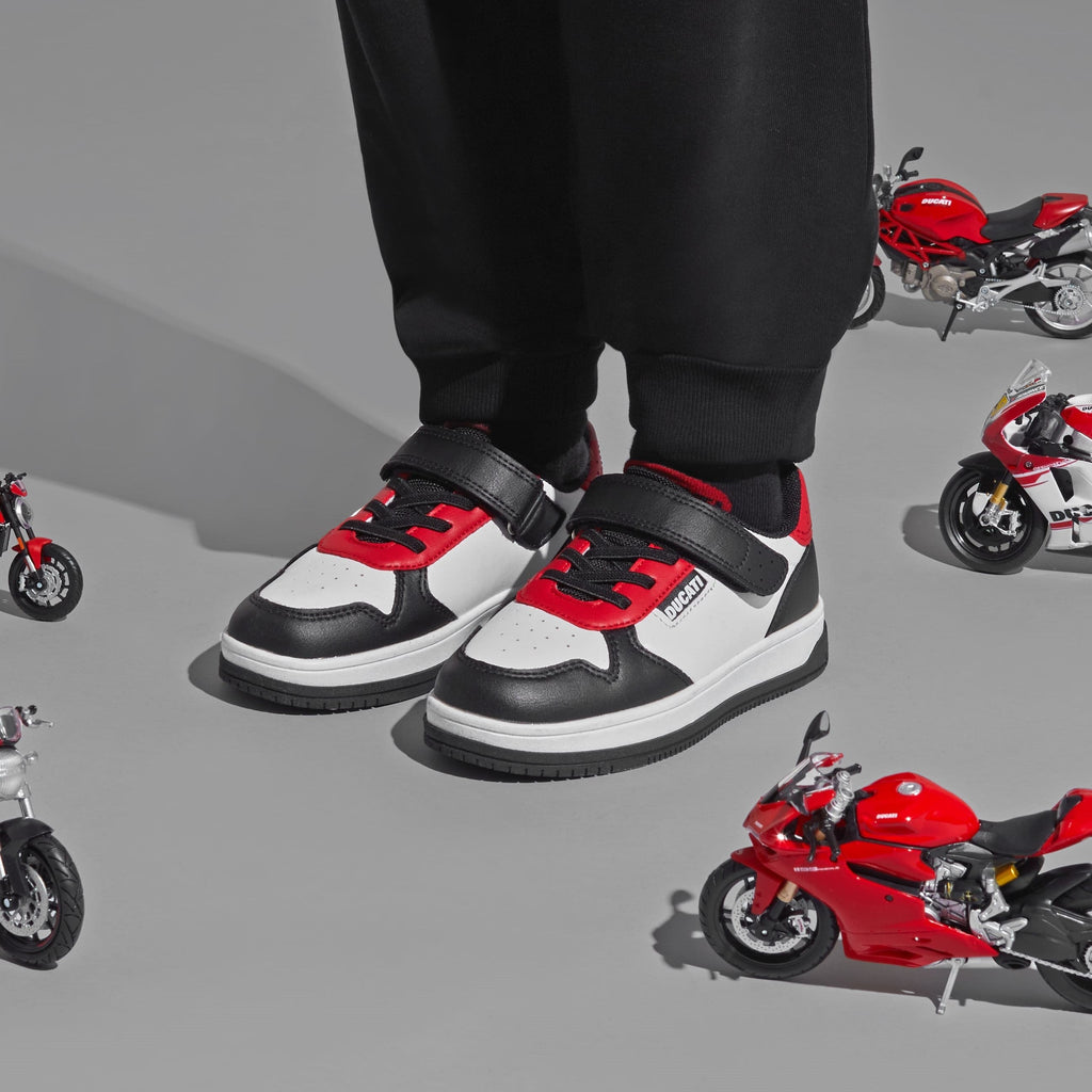 Sneakers bianche e nere da bambino con logo sul tallone Ducati