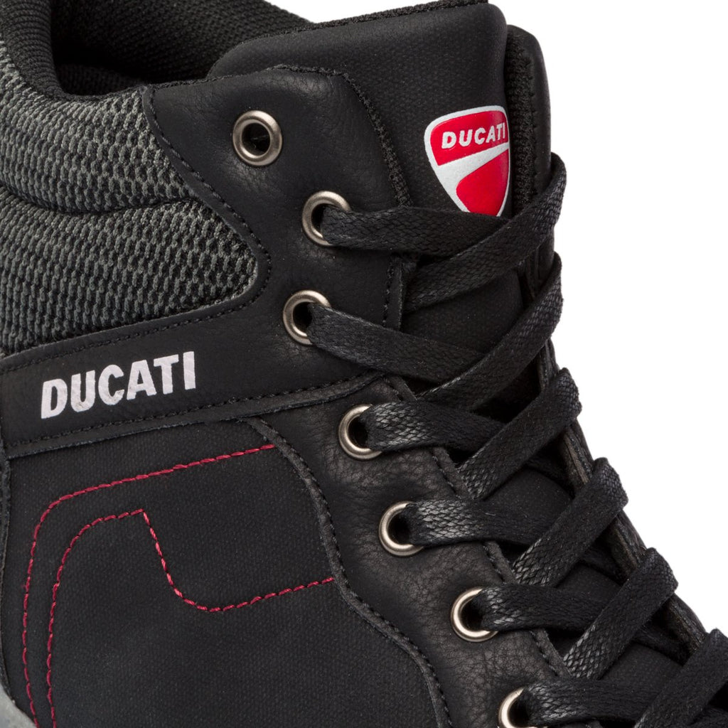 Sneakers alte nere con logo sulla linguetta Ducati