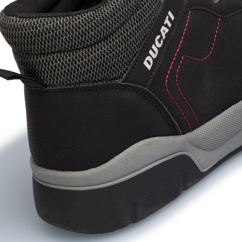 Sneakers alte nere con logo sulla linguetta Ducati