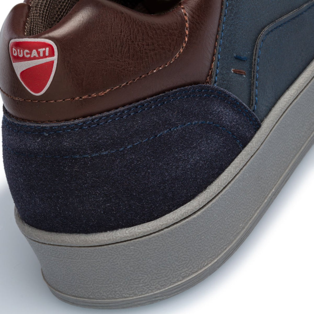 Sneakers blu e marroni con logo sul tallone Ducati