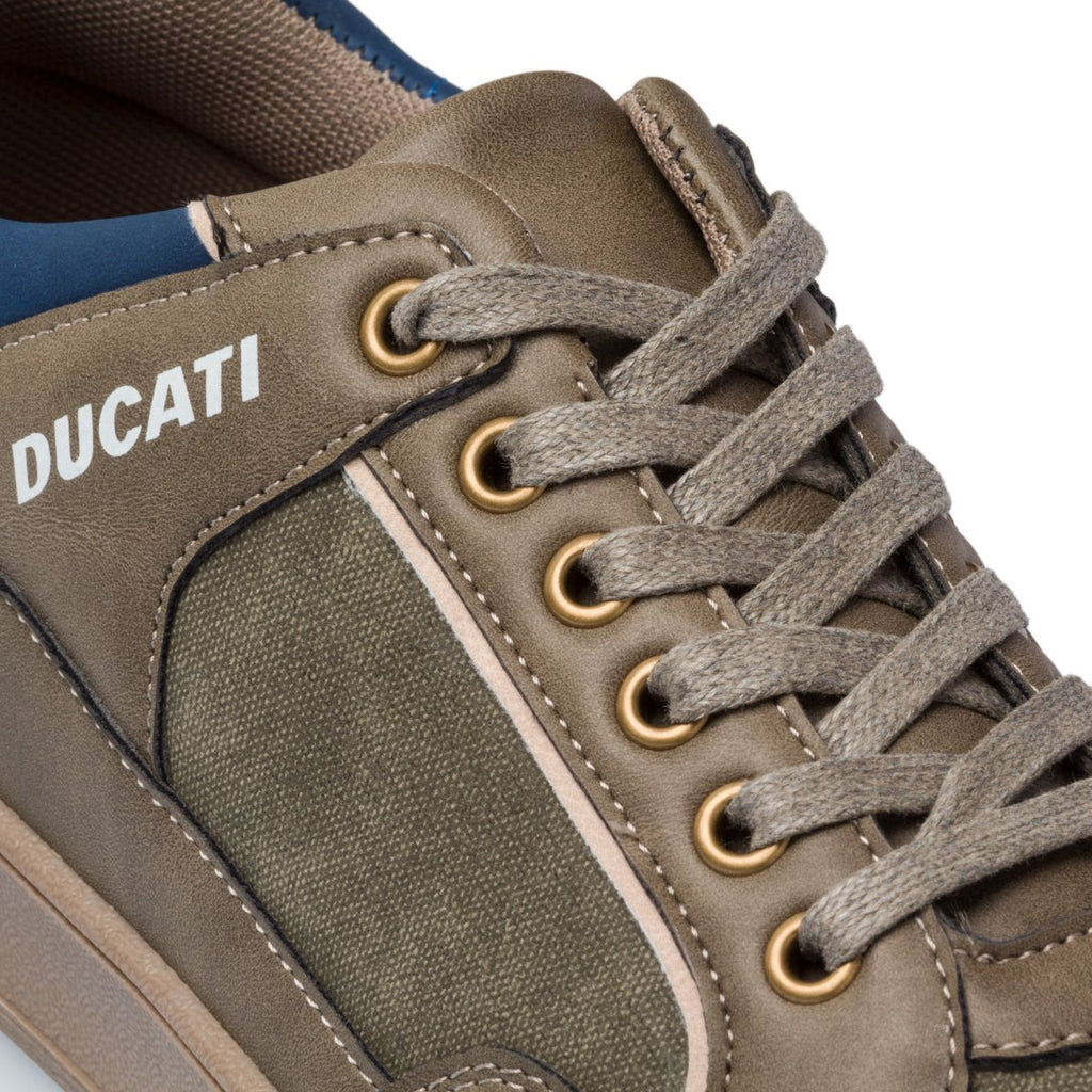 Sneakers verdi e blu con logo sul tallone Ducati