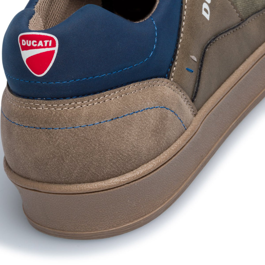 Sneakers verdi e blu con logo sul tallone Ducati