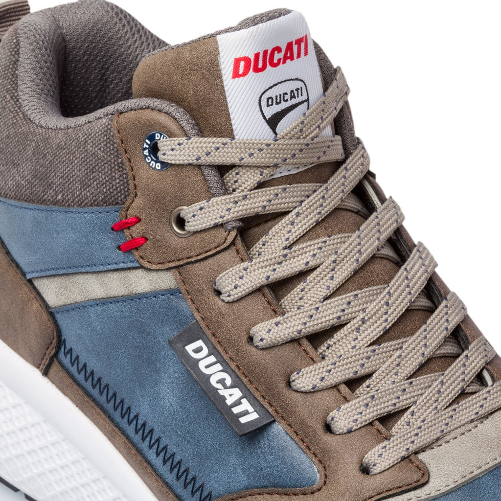 Sneakers alte marroni e blu con patch logo Ducati