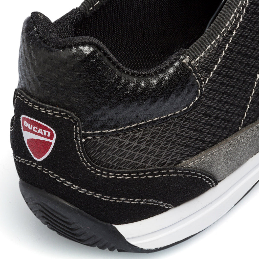 Sneakers nere in tessuto da uomo con logo laterale Ducati