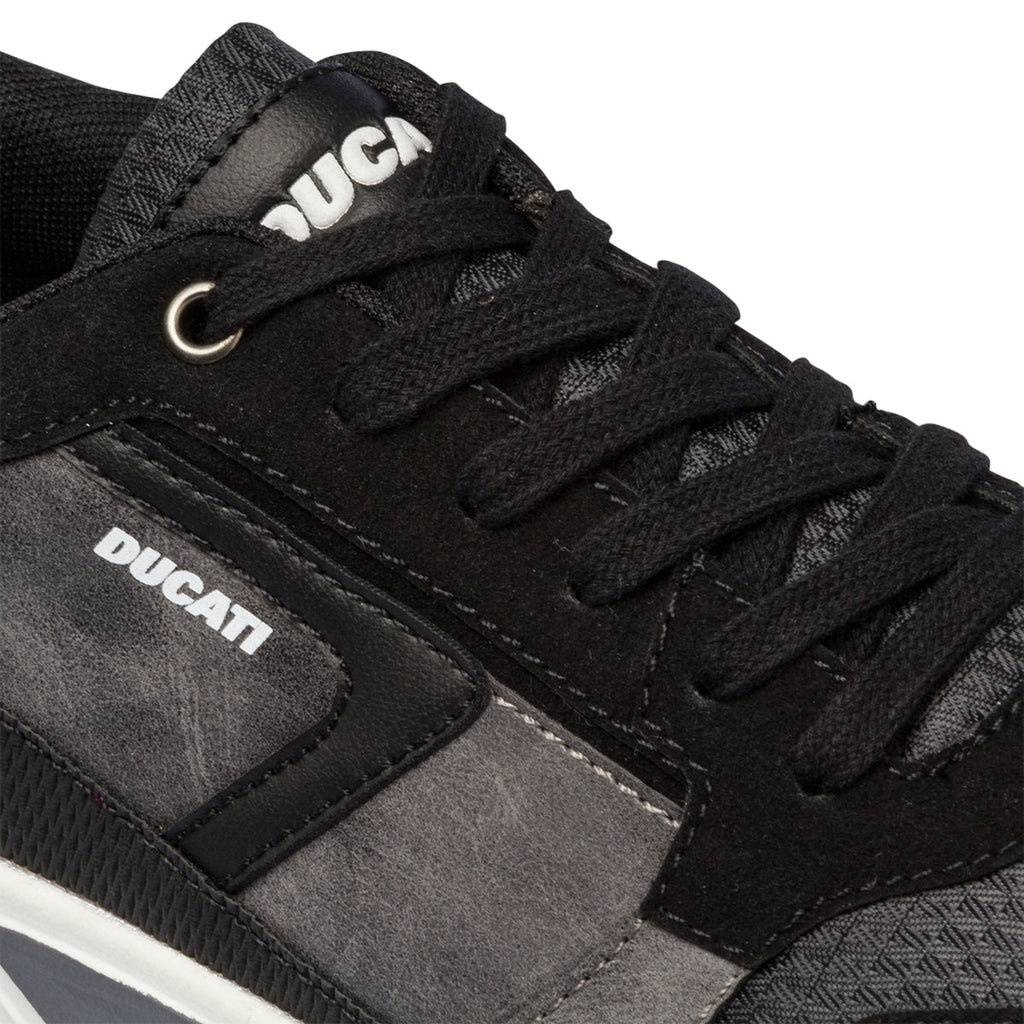 Sneakers nere da uomo con logo sulla linguetta Ducati