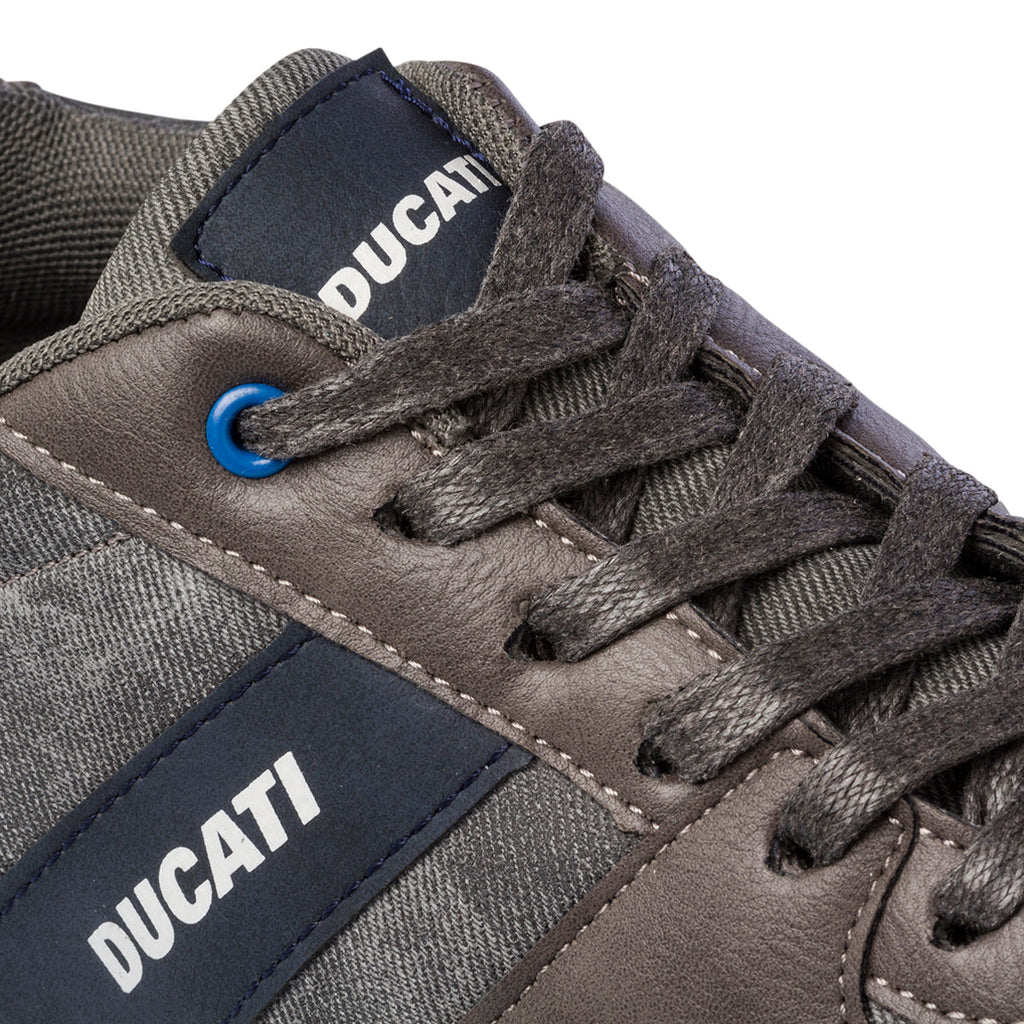 Sneakers grigie da uomo con logo laterale Ducati