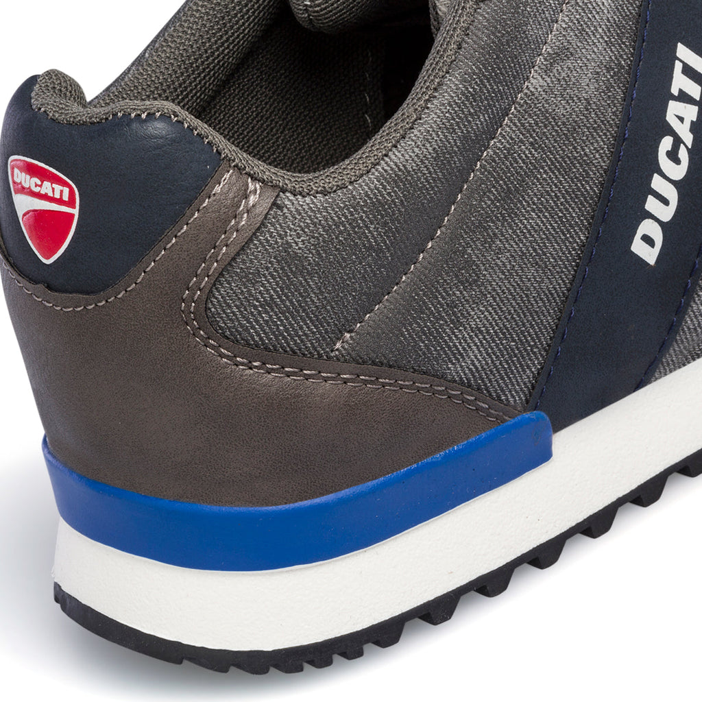 Sneakers grigie da uomo con logo laterale Ducati