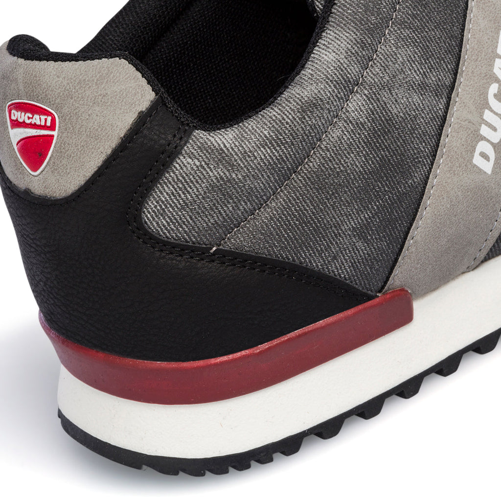 Sneakers grigie e nere da uomo con logo laterale Ducati