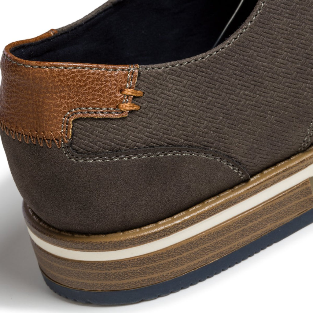 Stringate grigio scuro con allacciatura Derby Patrick