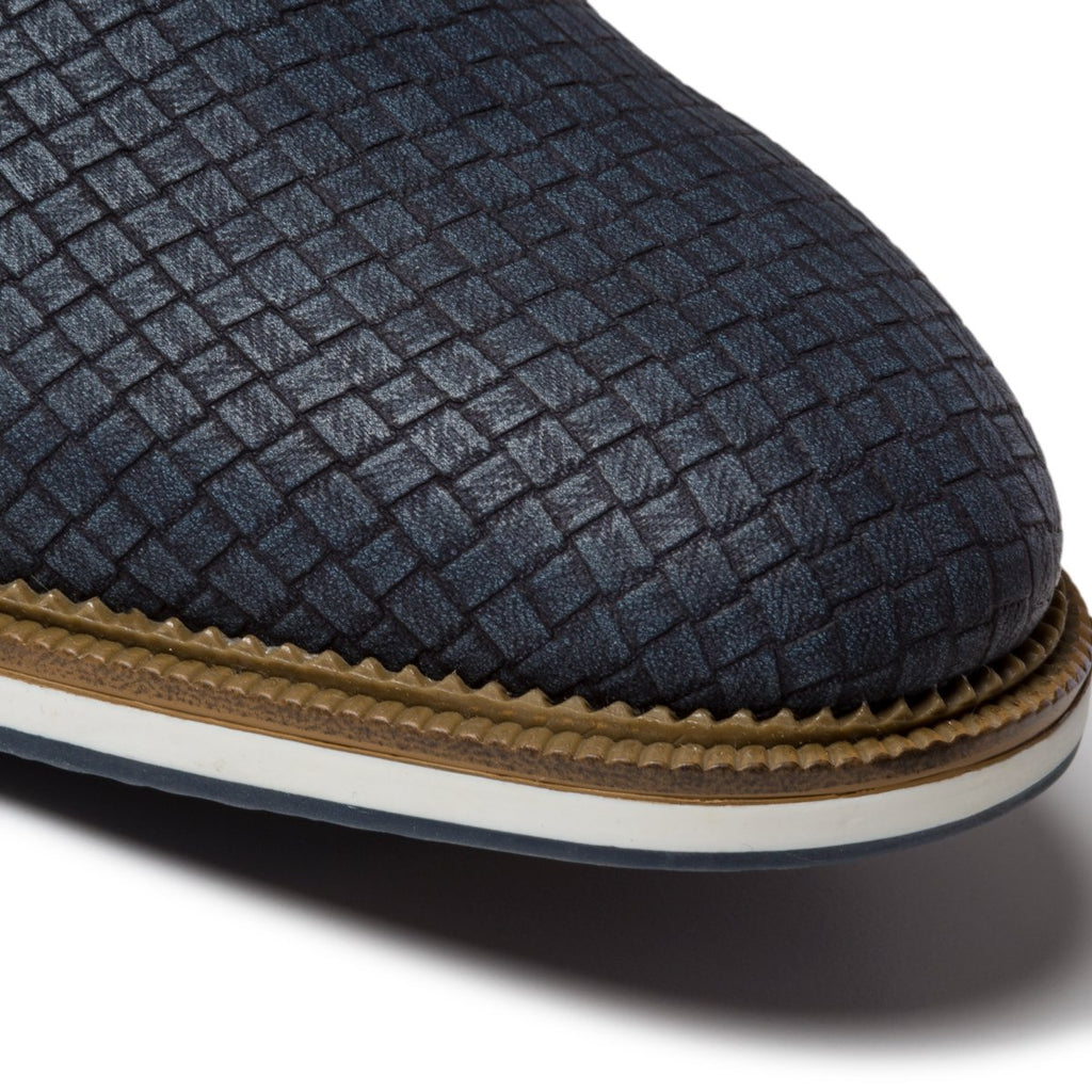 Stringate blu in similpelle martellata con allacciatura Derby Patrick