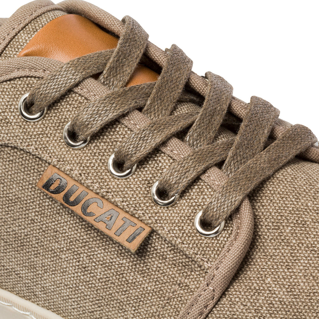 Sneakers beige in tessuto da uomo con logo laterale Ducati