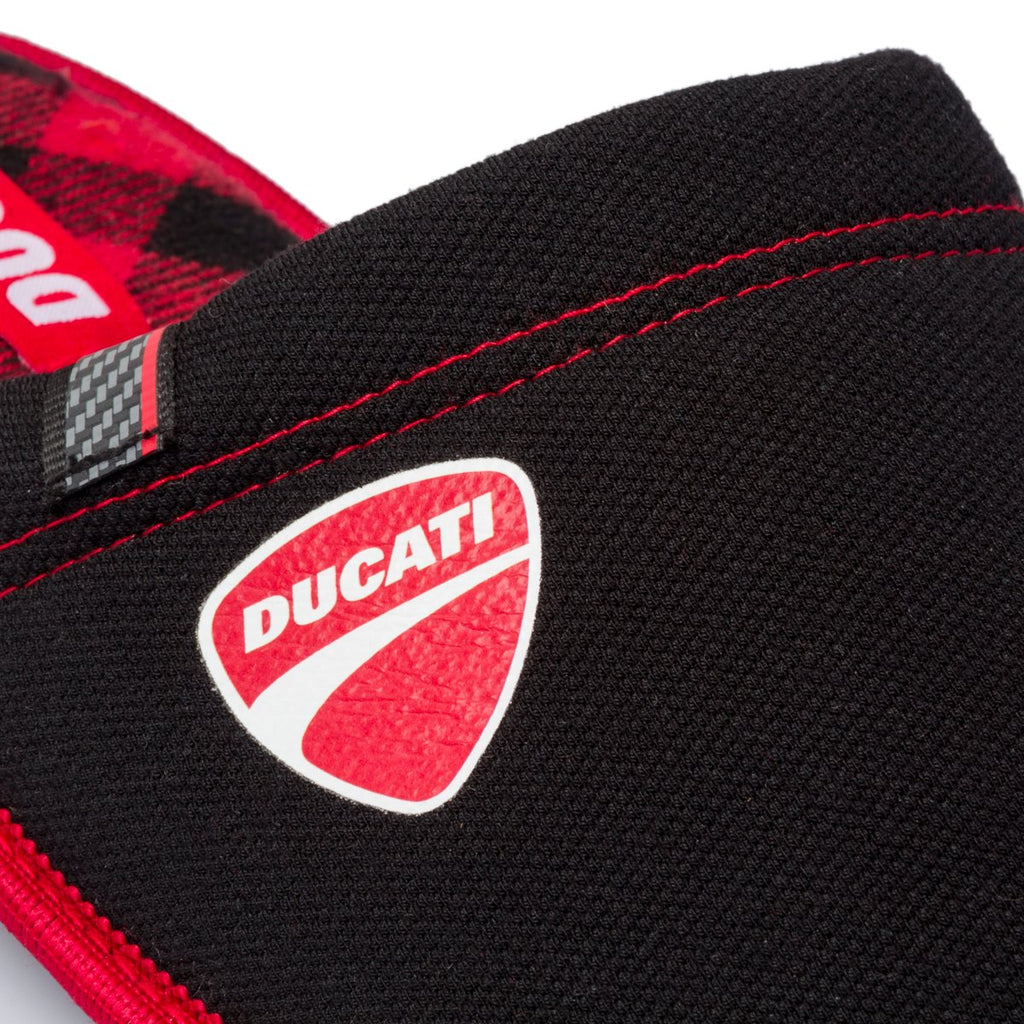 Pantofole da uomo nere con logo a contrasto Ducati