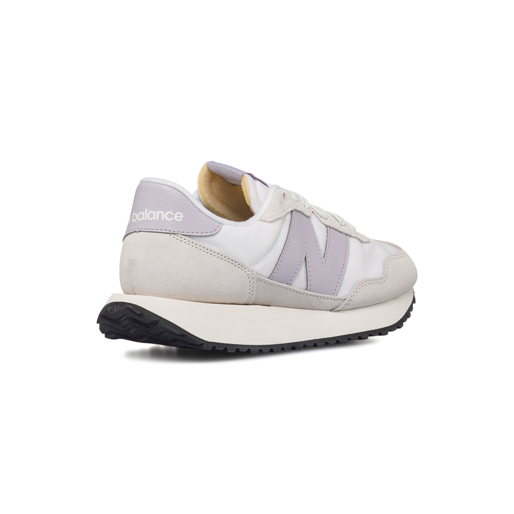 Sneakers bianche da donna con maxi-logo New Balance 237