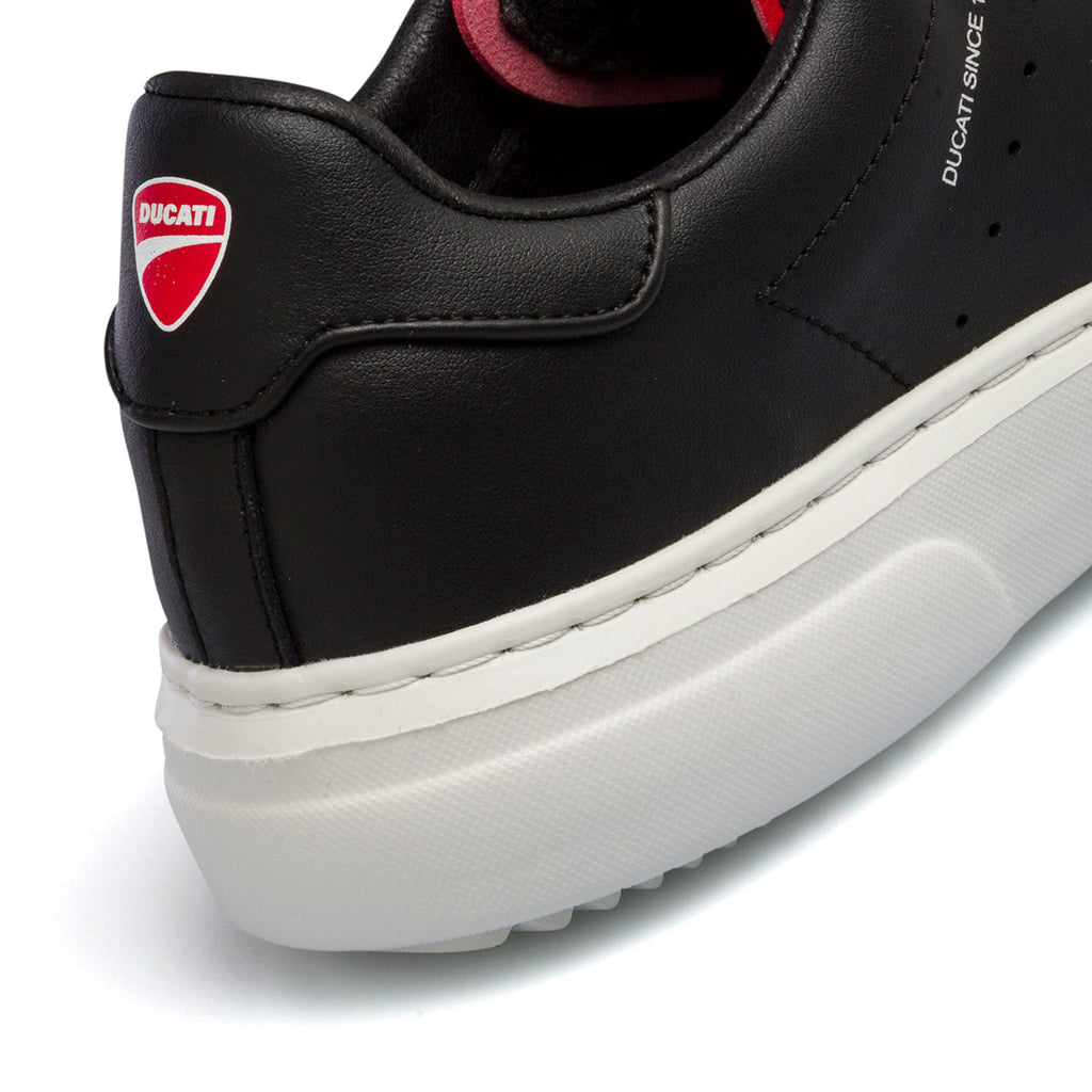 Sneakers nere da uomo con logo sul tallone Ducati Baldovino