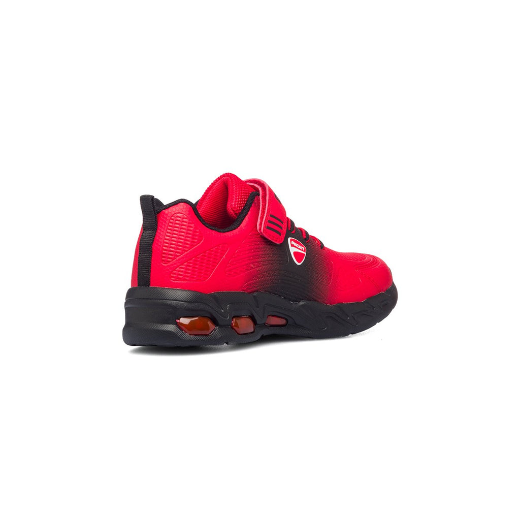 Sneakers rosse e nere con luci sulla suola Ducati