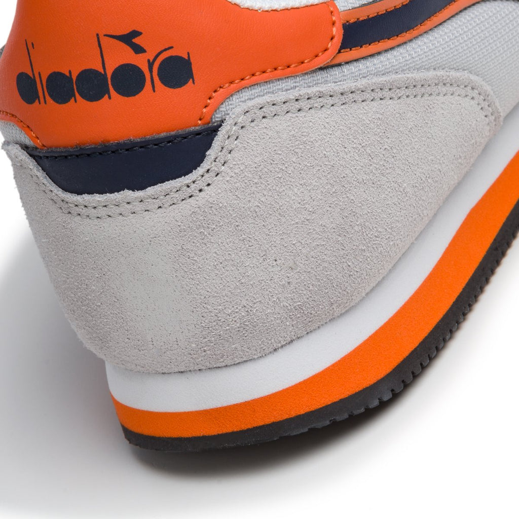 Scarpe da running grigie con logo laterale a contrasto Diadora Simple Run Gs