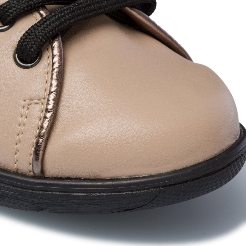 Scarpe comfort beige con lacci neri P Soft