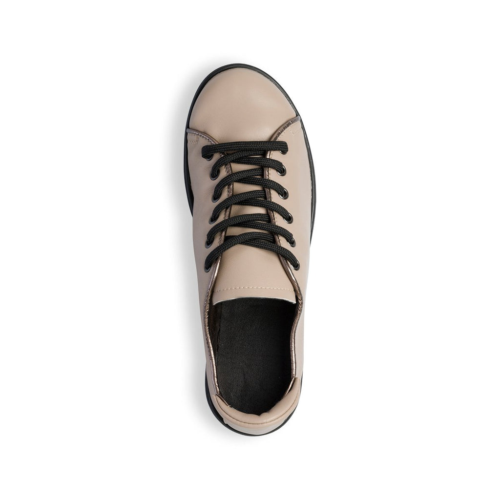 Scarpe comfort beige con lacci neri P Soft