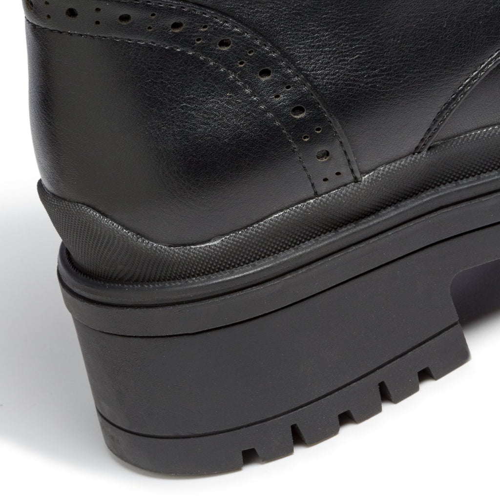Anfibi neri con dettagli brogue Lora Ferres